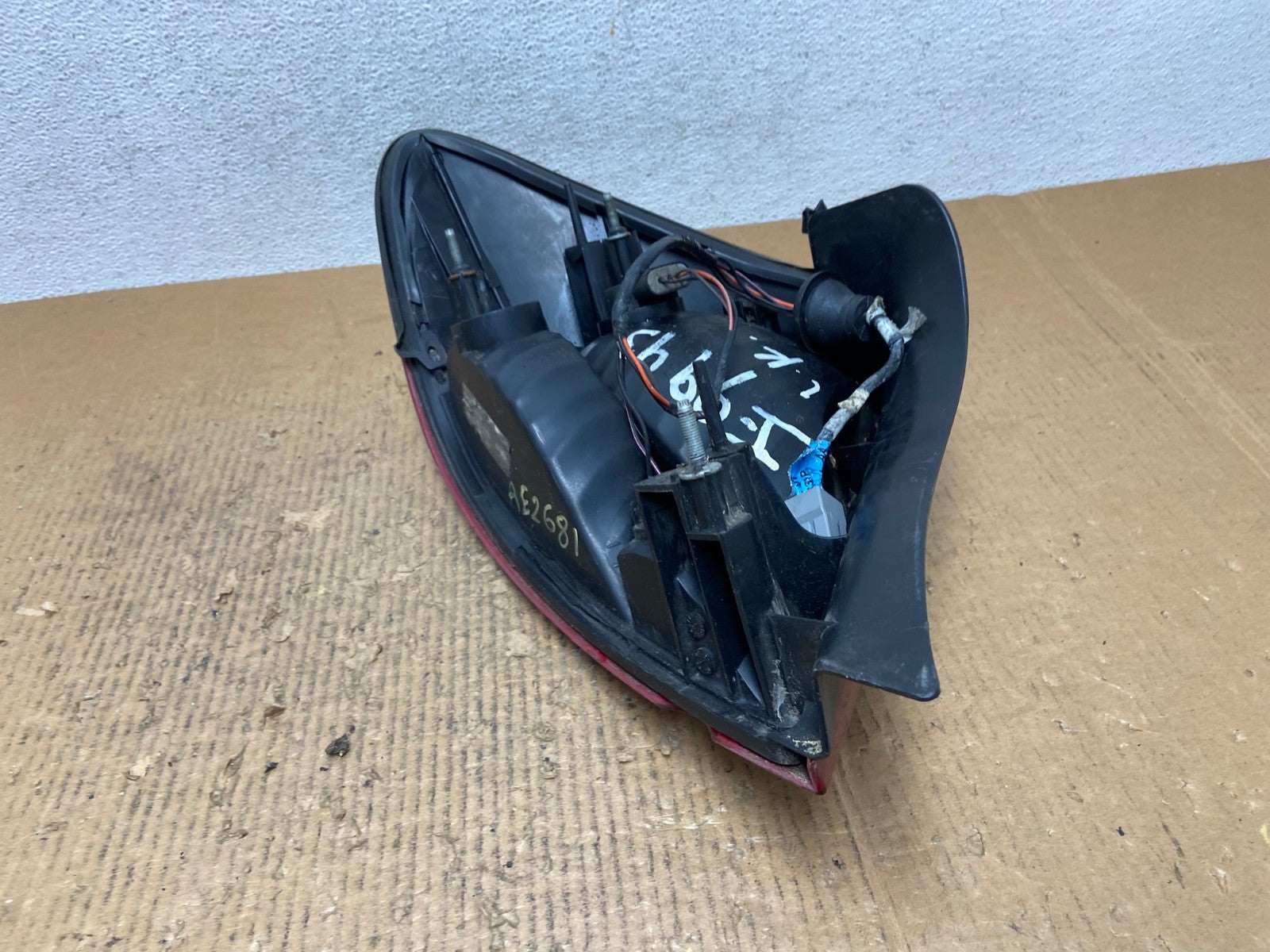 2000 to 2003 Ford Taurus Right Passenger Rh Side Tail Light AE2681 LK8