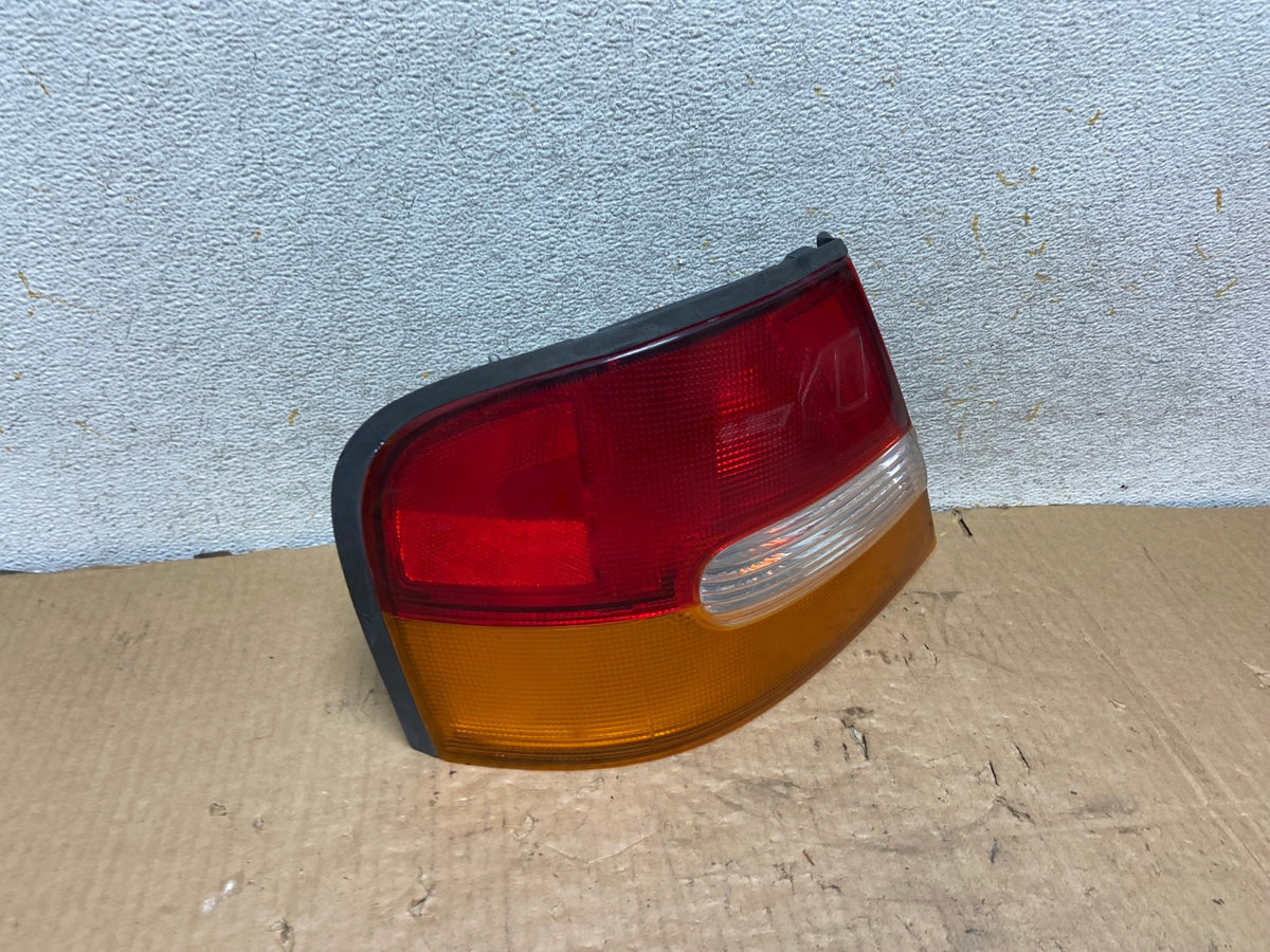 1998 1999 Nissan Altima Tail Light Left Driver Lh Side AI8266 LK2