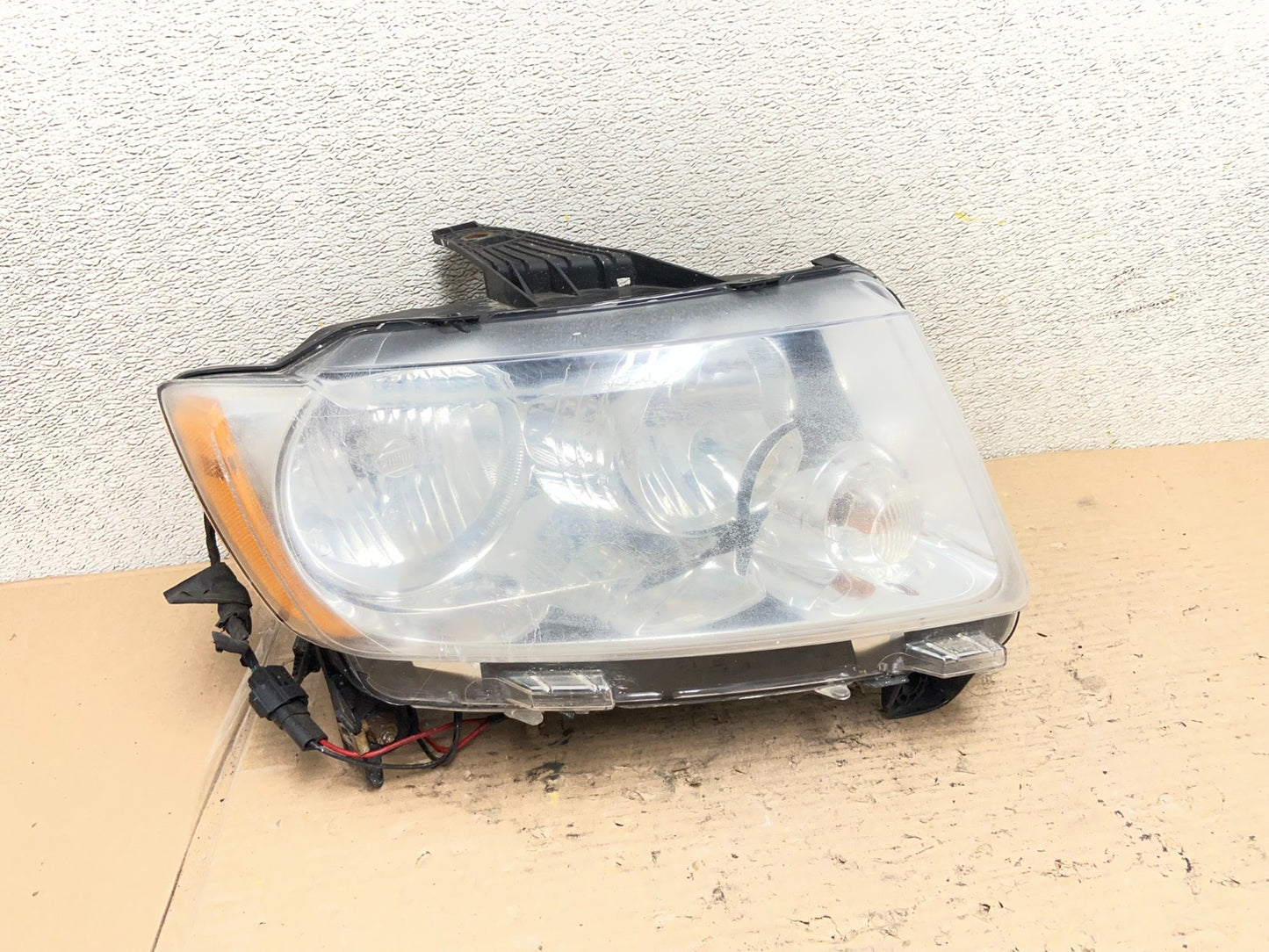 2011-2013 Jeep Grand Cherokee Right Passenger Halogen Headlight AA9699 DW1
