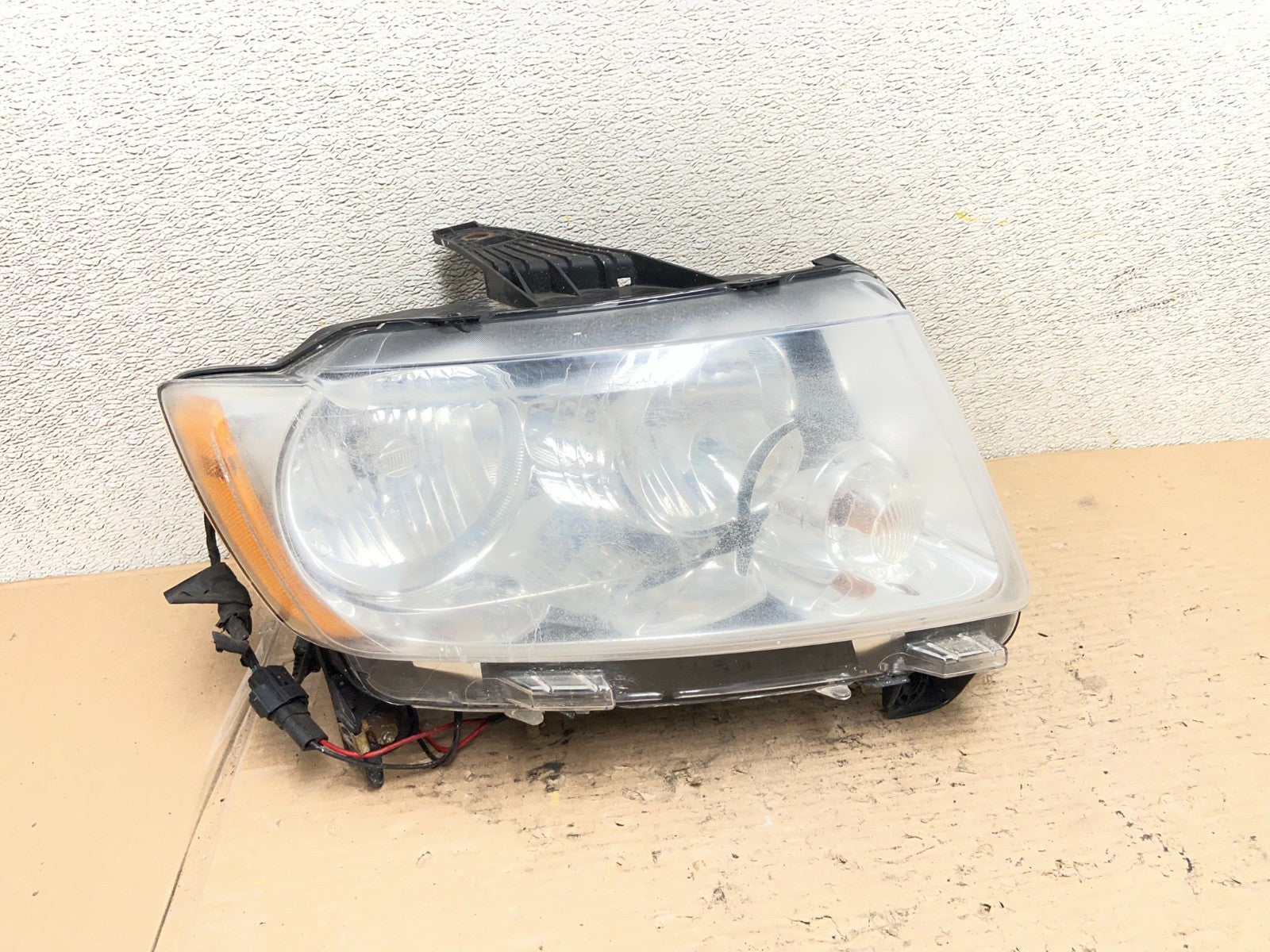 2011-2013 Jeep Grand Cherokee Right Passenger Halogen Headlight AA9699 DW1