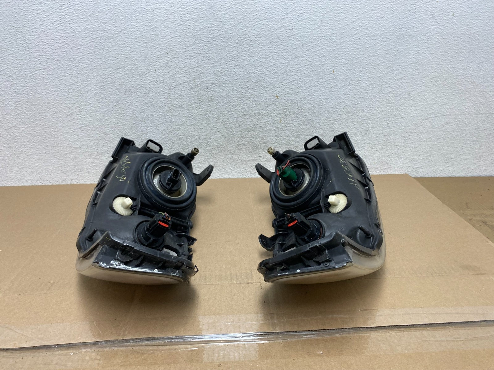 2004 - 2006 Nissan Sentra Halogen Left+Right Headlights AE6630 DW10