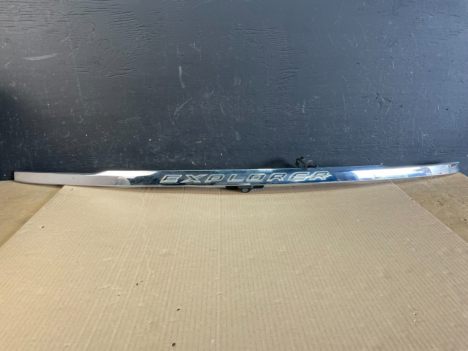 2011 to 2014 Ford Explorer Rear Tailgate Gate Trim Molding With Camera AC1966 DG0
