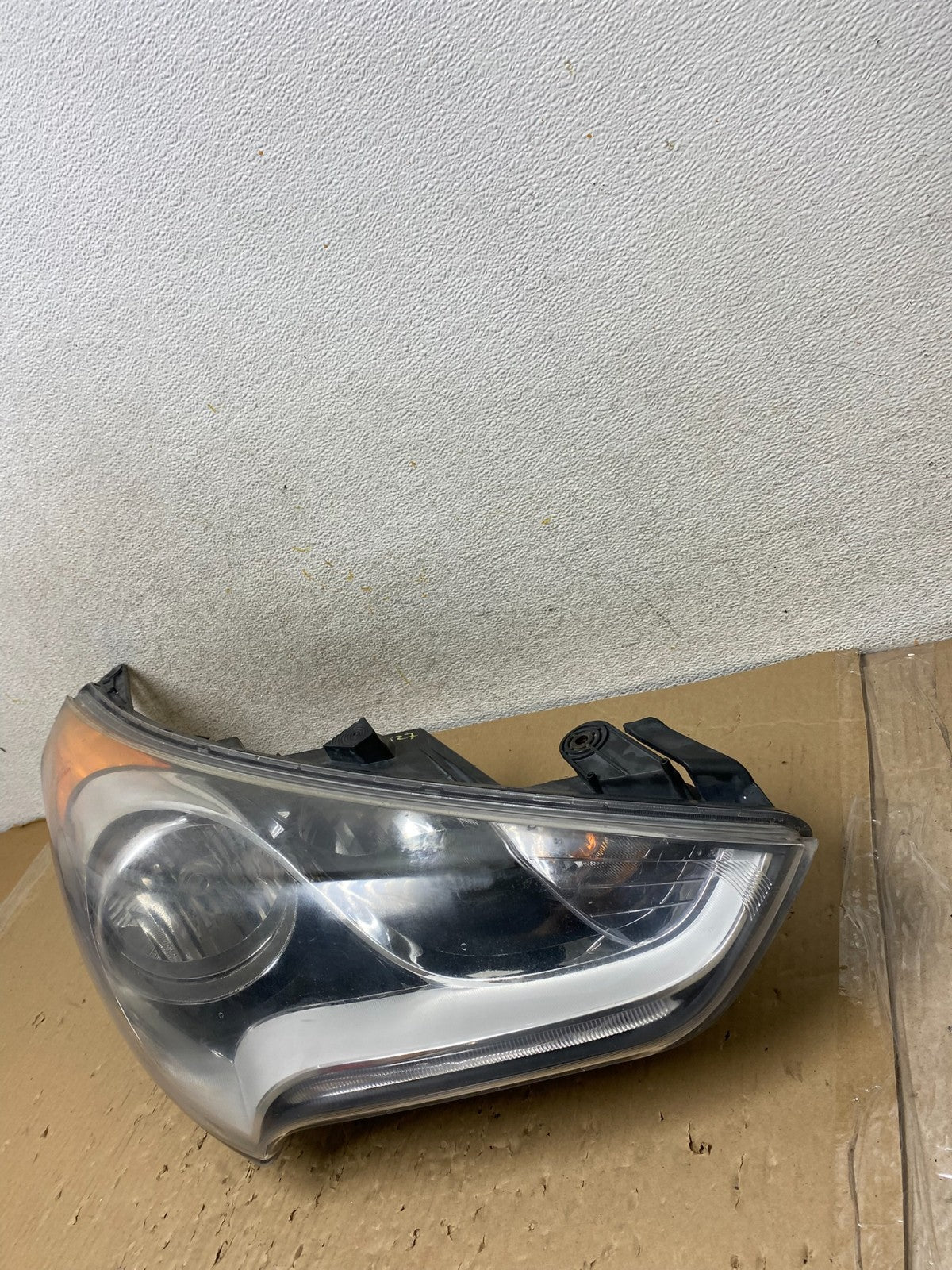2012 - 2017 Hyundai Veloster Right Passenger RH Halogen Headlight AH2827 DW2