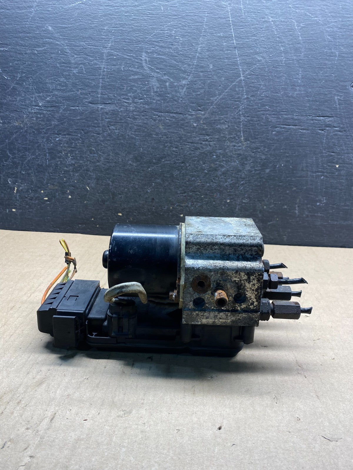 2004 2007 Ford E250 E350 Econoline Anti-Lock ABS Antilock Brake Pump AC9680 DG2