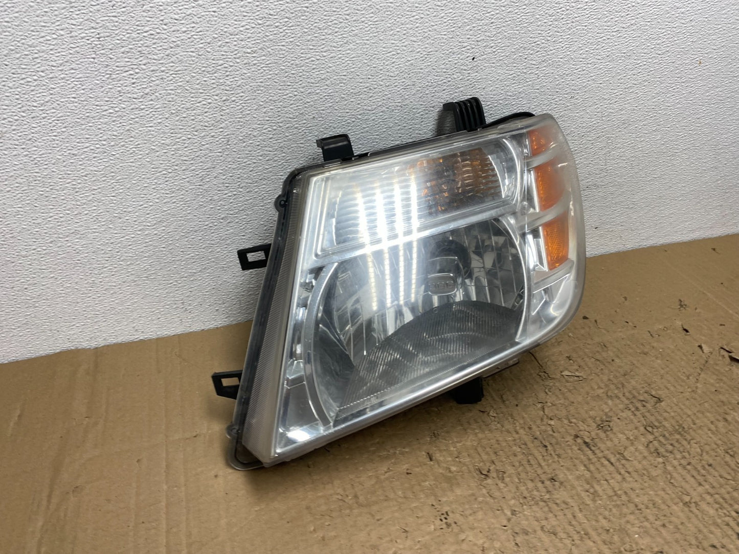 2008 to 2012 Nissan Pathfinder Halogen Headlight Left Driver Lh AC4166 DW2