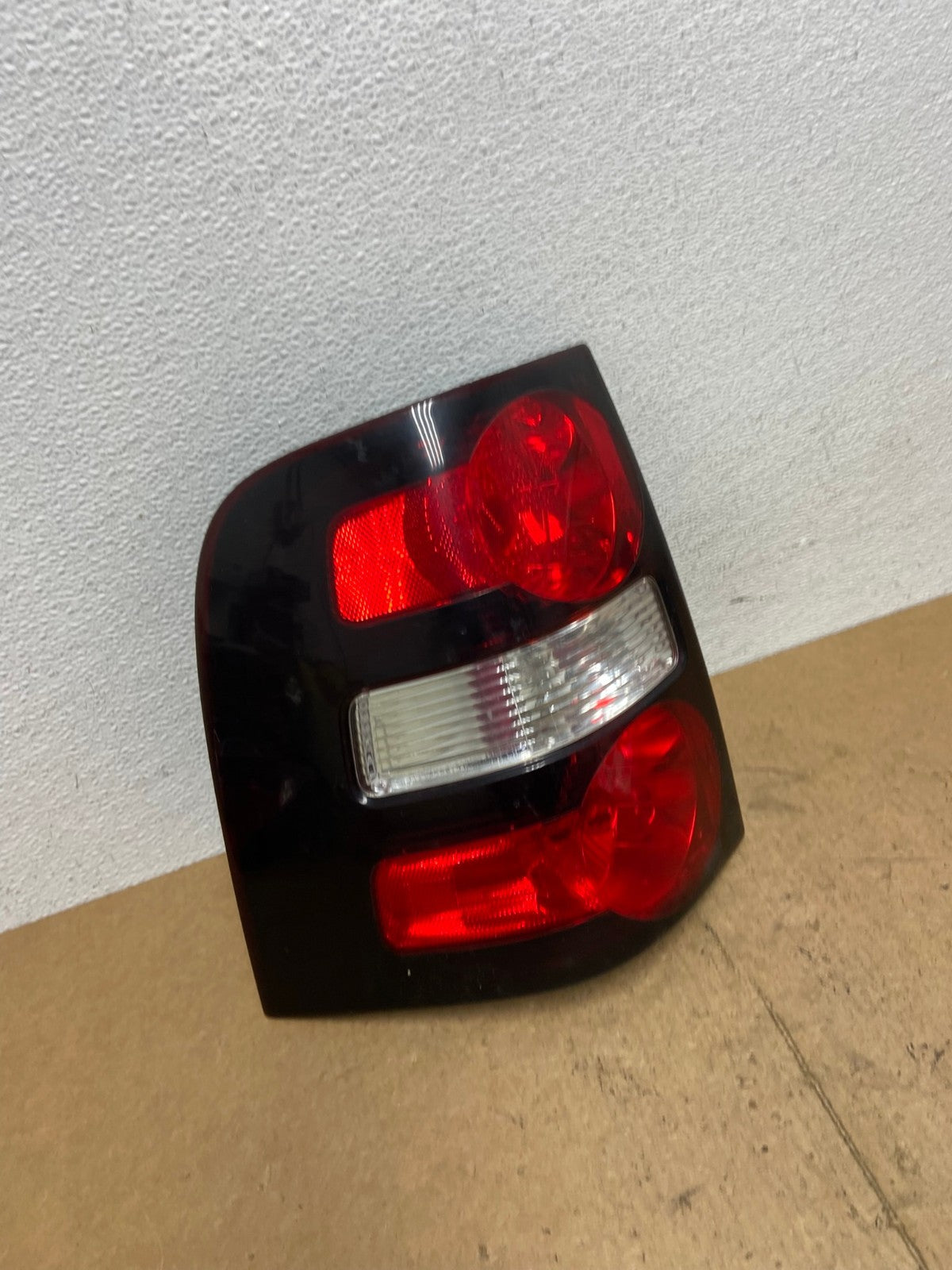 2006 to 2010 Ford Explorer Left Driver Lh Side Tail light OEM AC3607 LK2