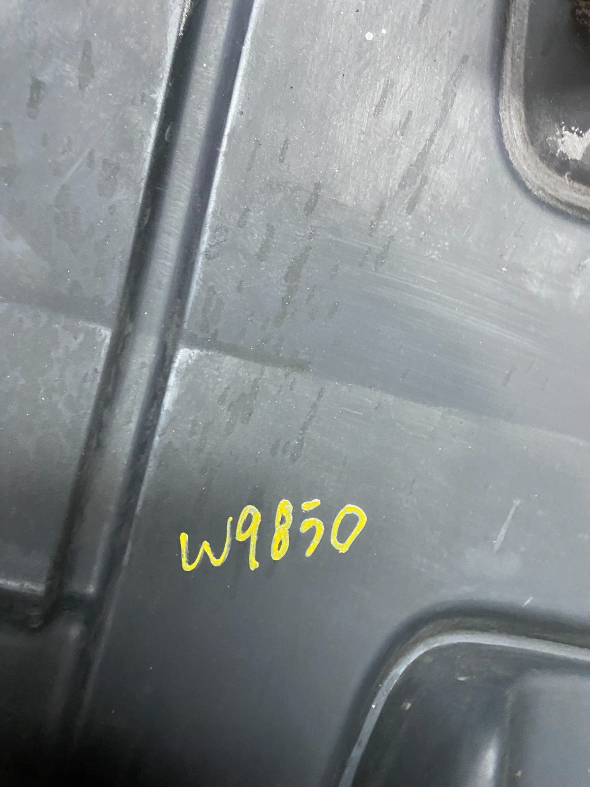2005 to 2007 Honda Odyssey Black Engine Cover OEM w9850 DG9