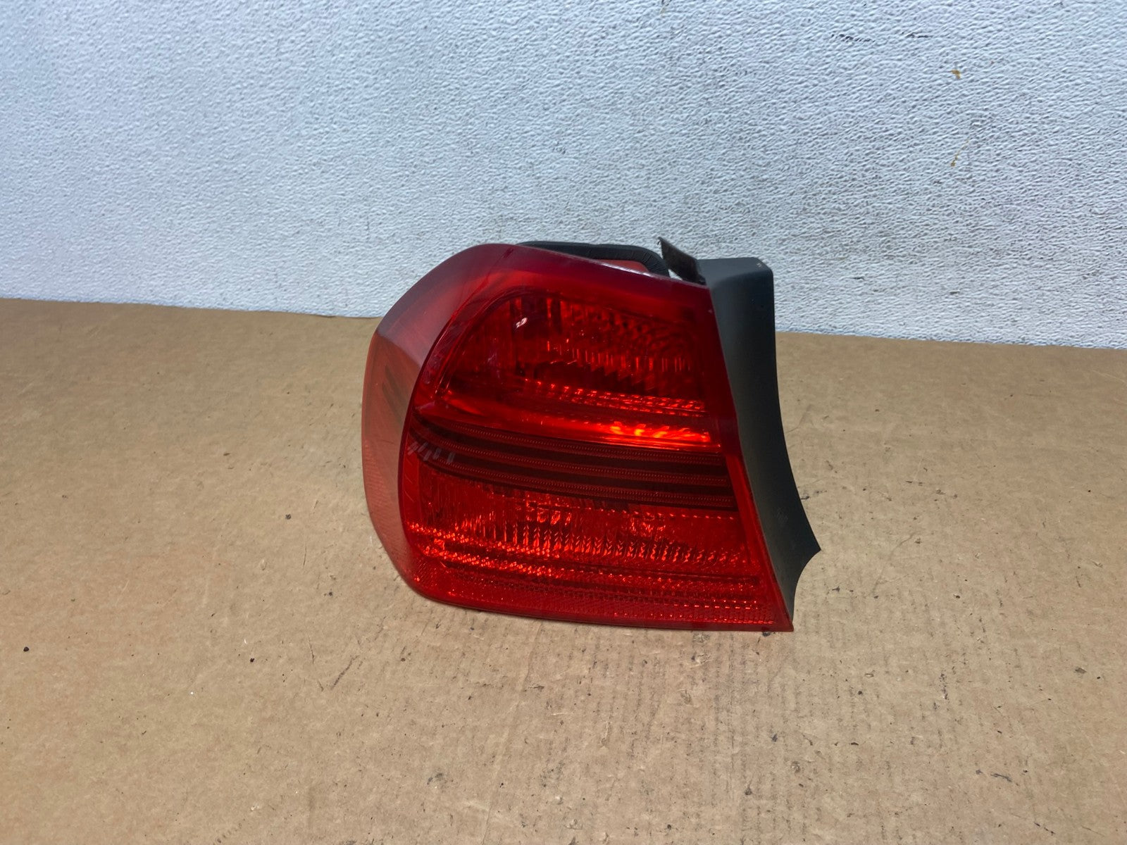 2006 2007 2008 BMW 328i 3 Series Left Driver Lh Side Tail Light AD4709 LK0