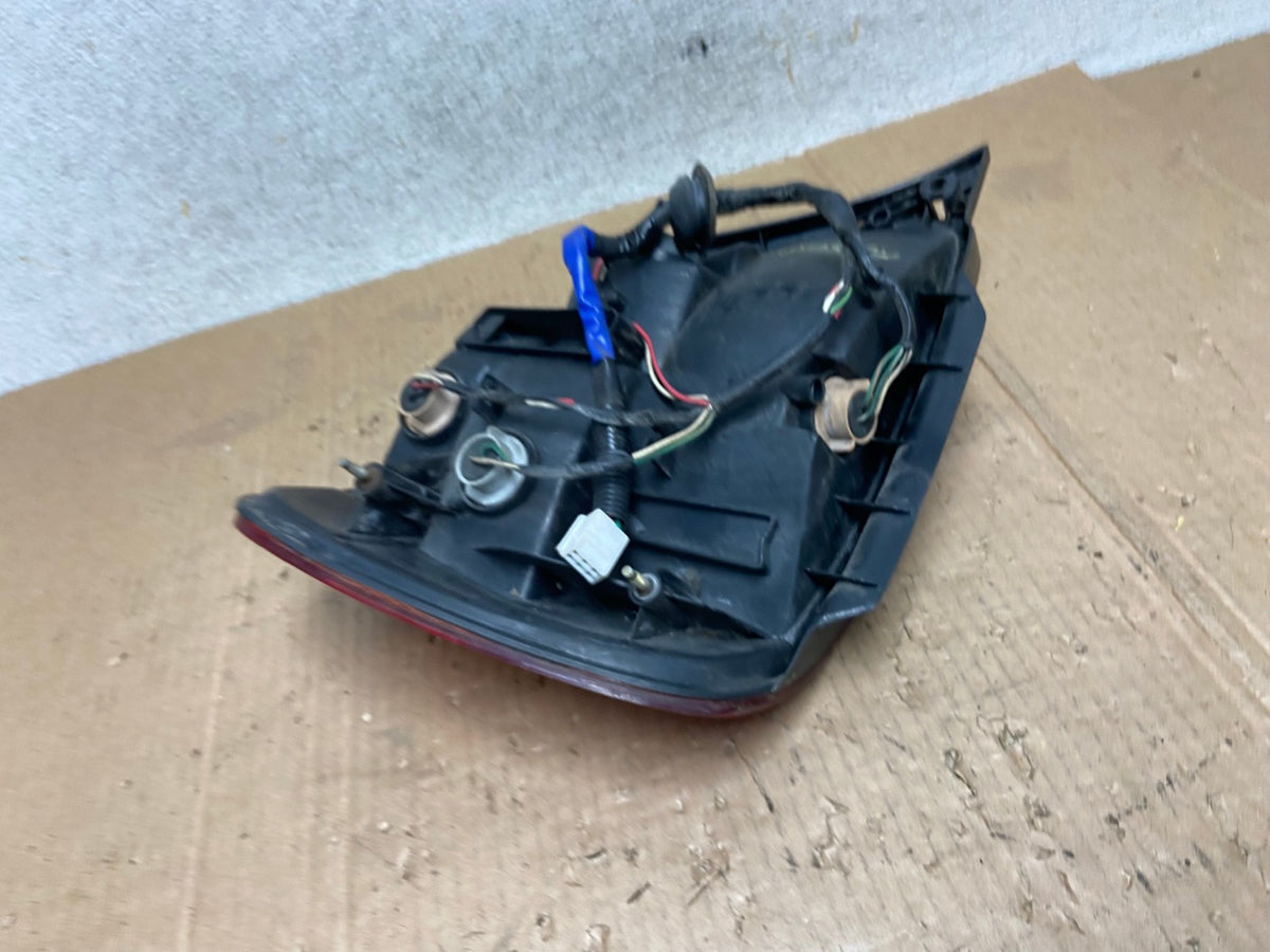 2001 - 2005 Lexus Gs300 Gs400 Gs430 Right Passenger Side Tail Light AI56525