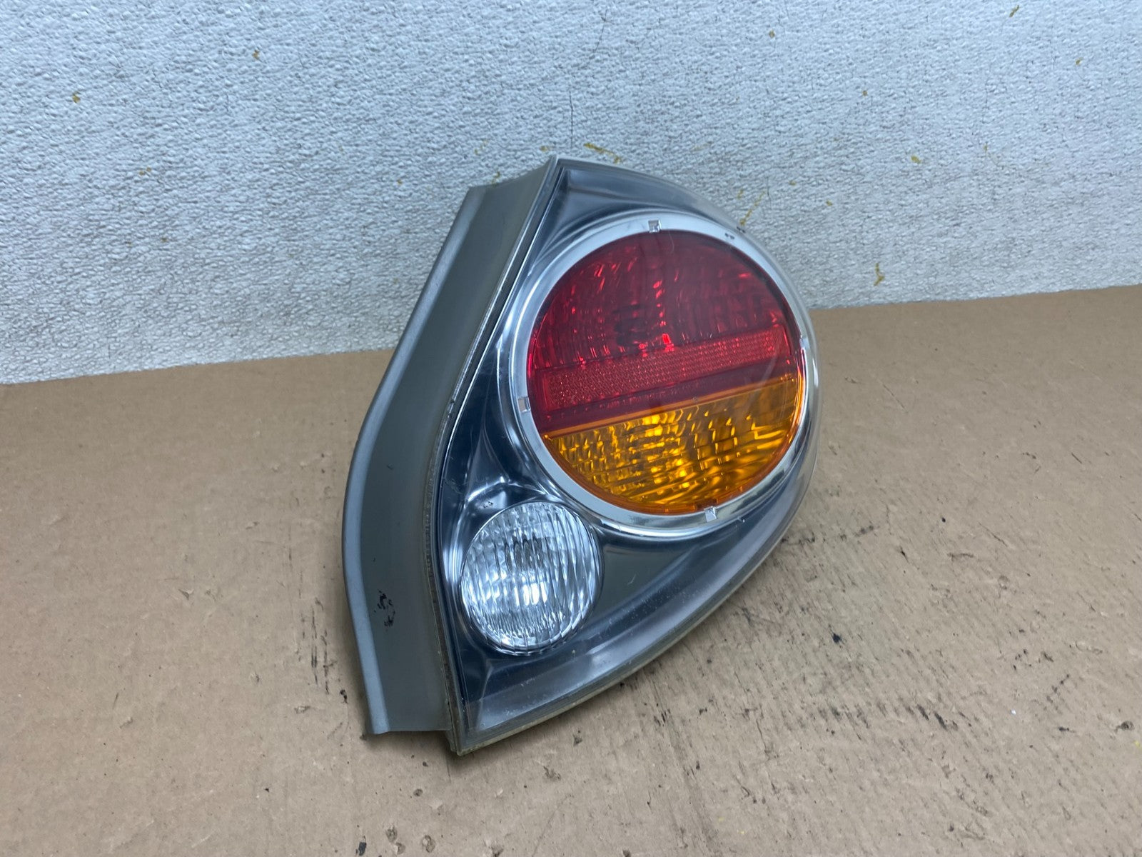 2002 2003 Nissan Maxima Right Passenger RH Side Tail Light Q1768 DW2