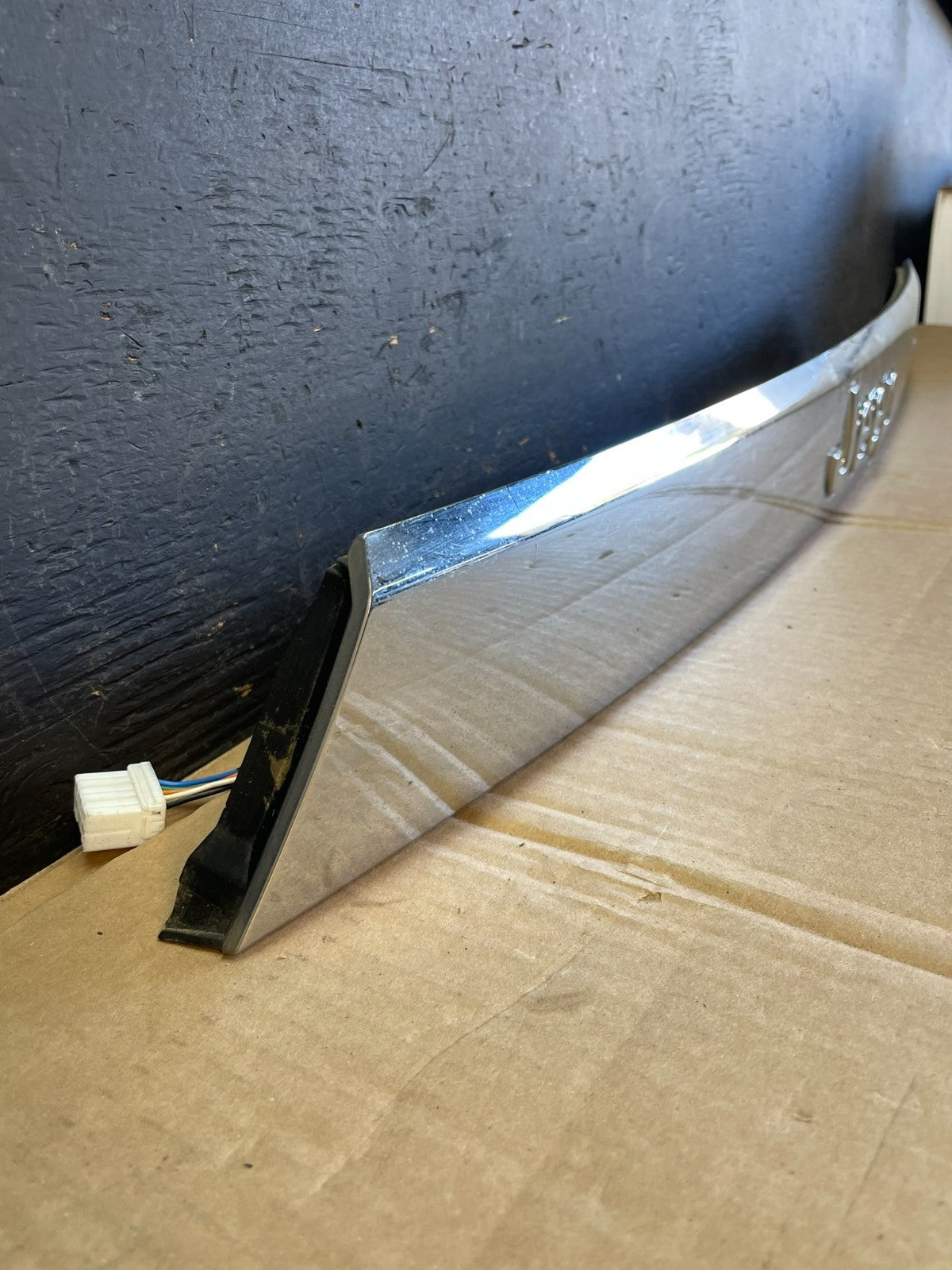 2011-2013 Jeep Grand Cherokee Liftgate Garnish Molding Trim W/O Camera ac5463 DG3