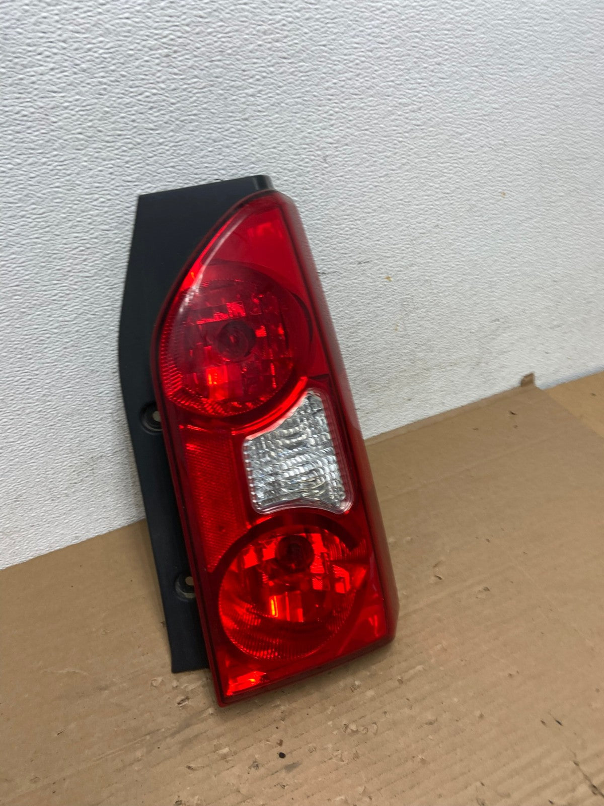 2005 to 2015 Nissan Xterra Right Passenger Rh Side Tail light AD4222 LK2