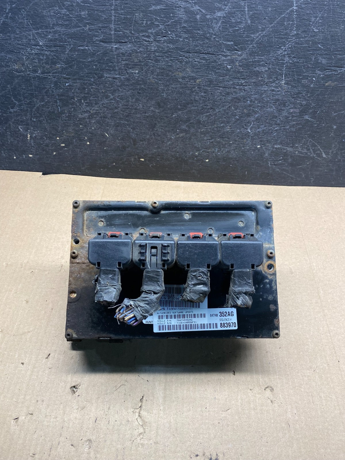 2005 Chrysler Pacifica Engine Control Module ECM p04748352ag AH4725 DG0