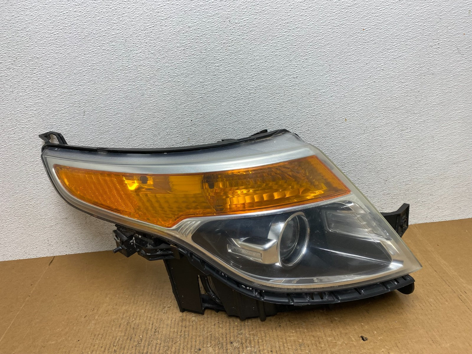 2011 to 2015 Ford Explorer Right Passenger Halogen Headlight AE1663 DW0