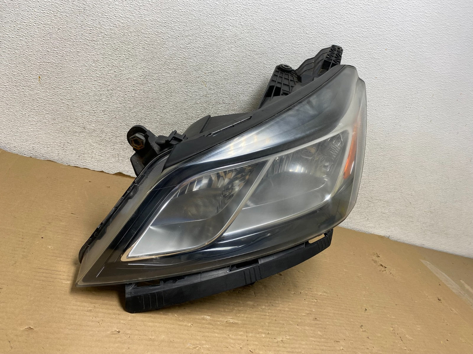 2013-2017 Chevrolet Traverse Left Driver LH Side Headlight Halogen AH0561 DW1