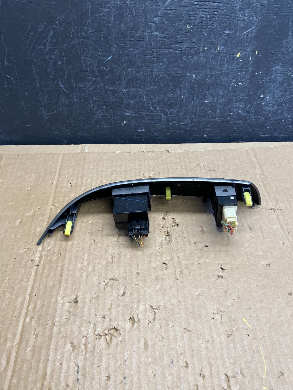 2004 to 2010 Toyota Sienna Left Side Climate Switches Bezel Trim ad2320 DG2