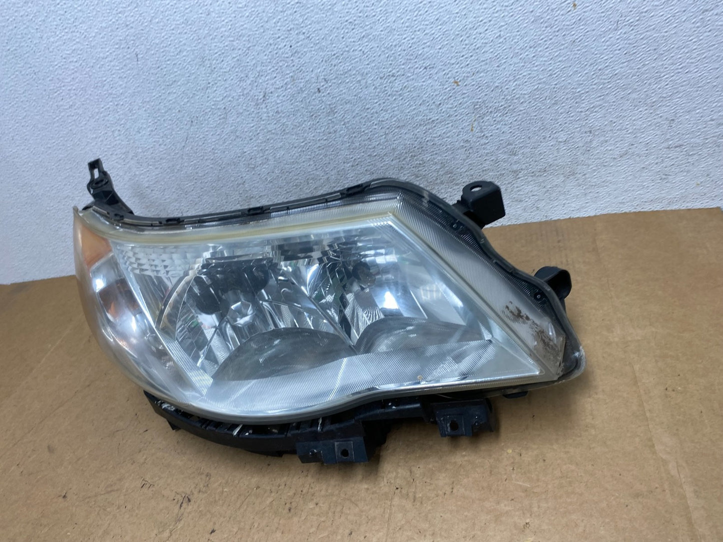 2009 - 2013 Subaru Forester Right Passenger Side Halogen Headlight AE4819 DW1