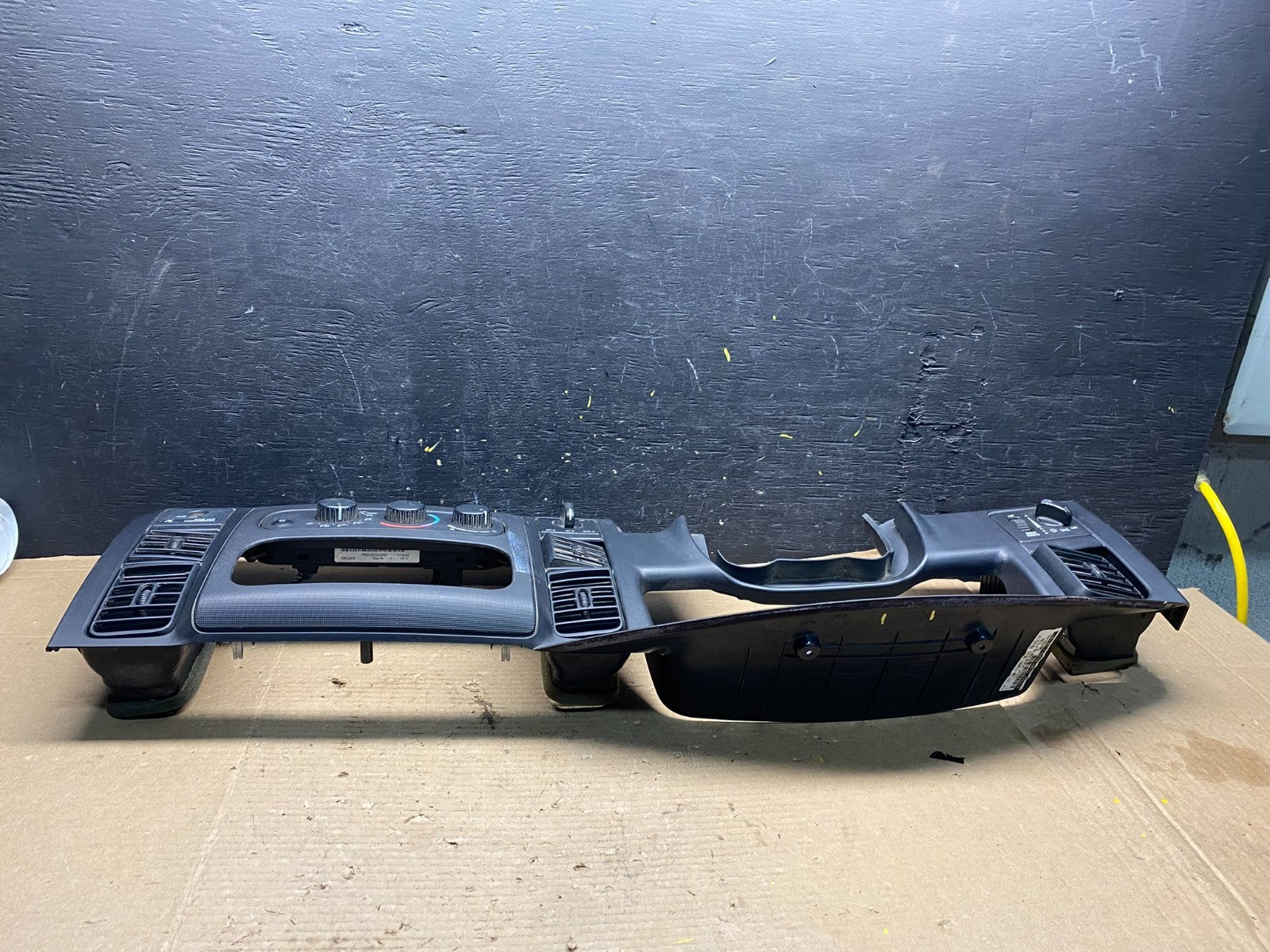 2001 2004 Dodge Dakota Speedometer Climate  Control Radio Panel Bezel R2894 DG4