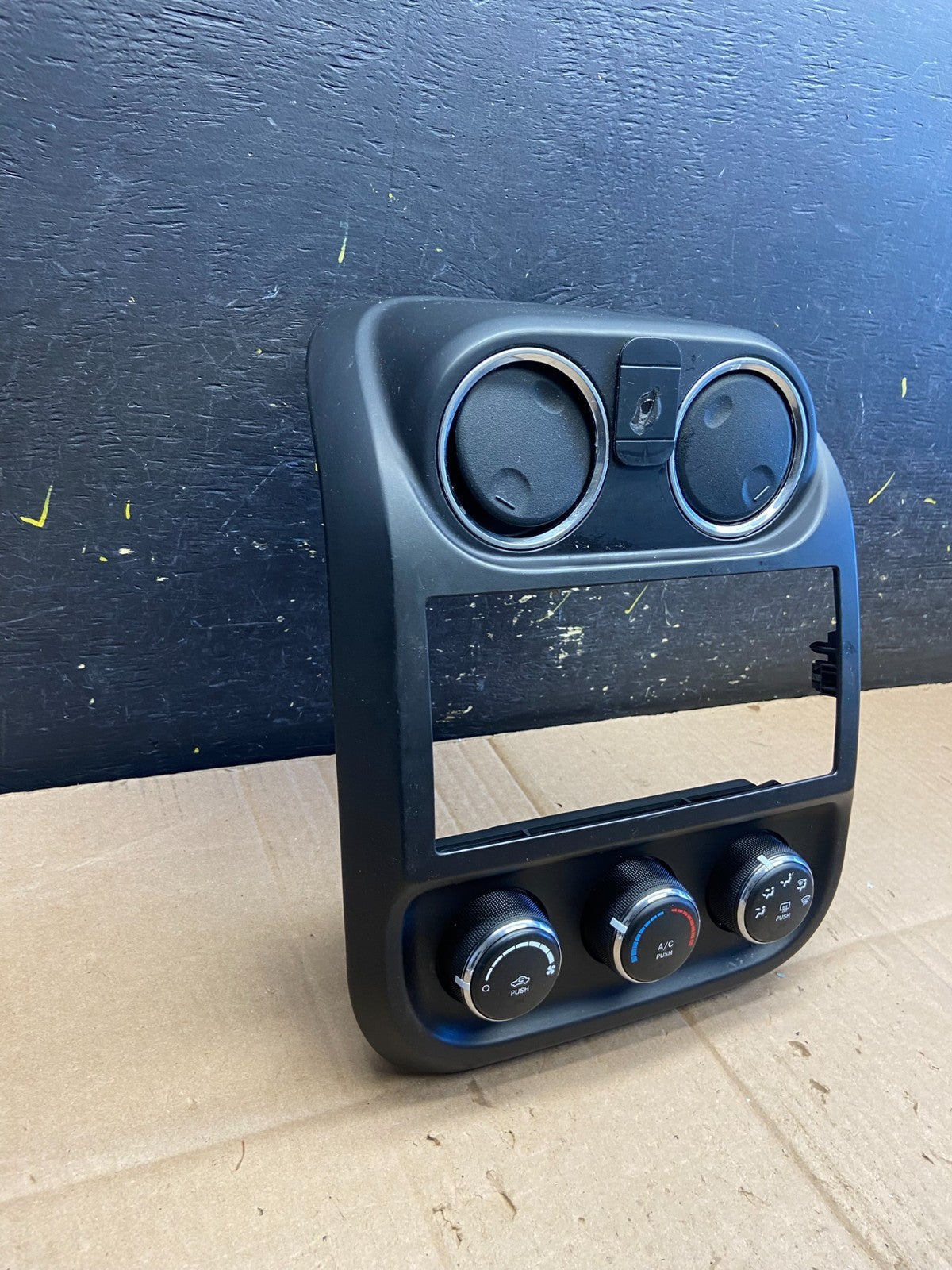 2011 to 2017 Jeep Compass Dash Climate Temperature Control Radio Bezel AA7883 DG2