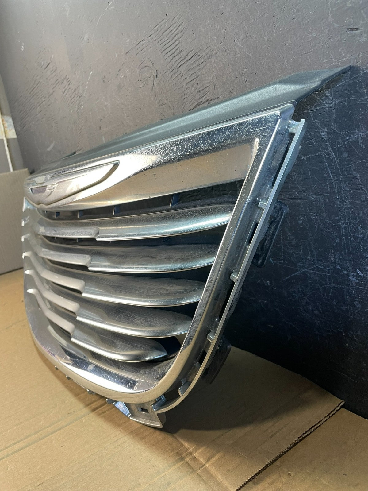 2011 to 2016 Chrysler Town & Country Front Upper Grill Grille AC5452 DG2