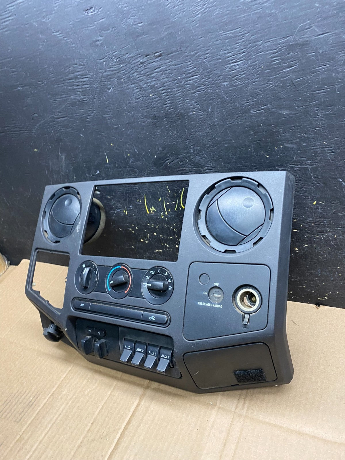 2008-2010 Ford F250 F350 Radio Climate Control Radio Dash Bezel Panel AA4454 DG2