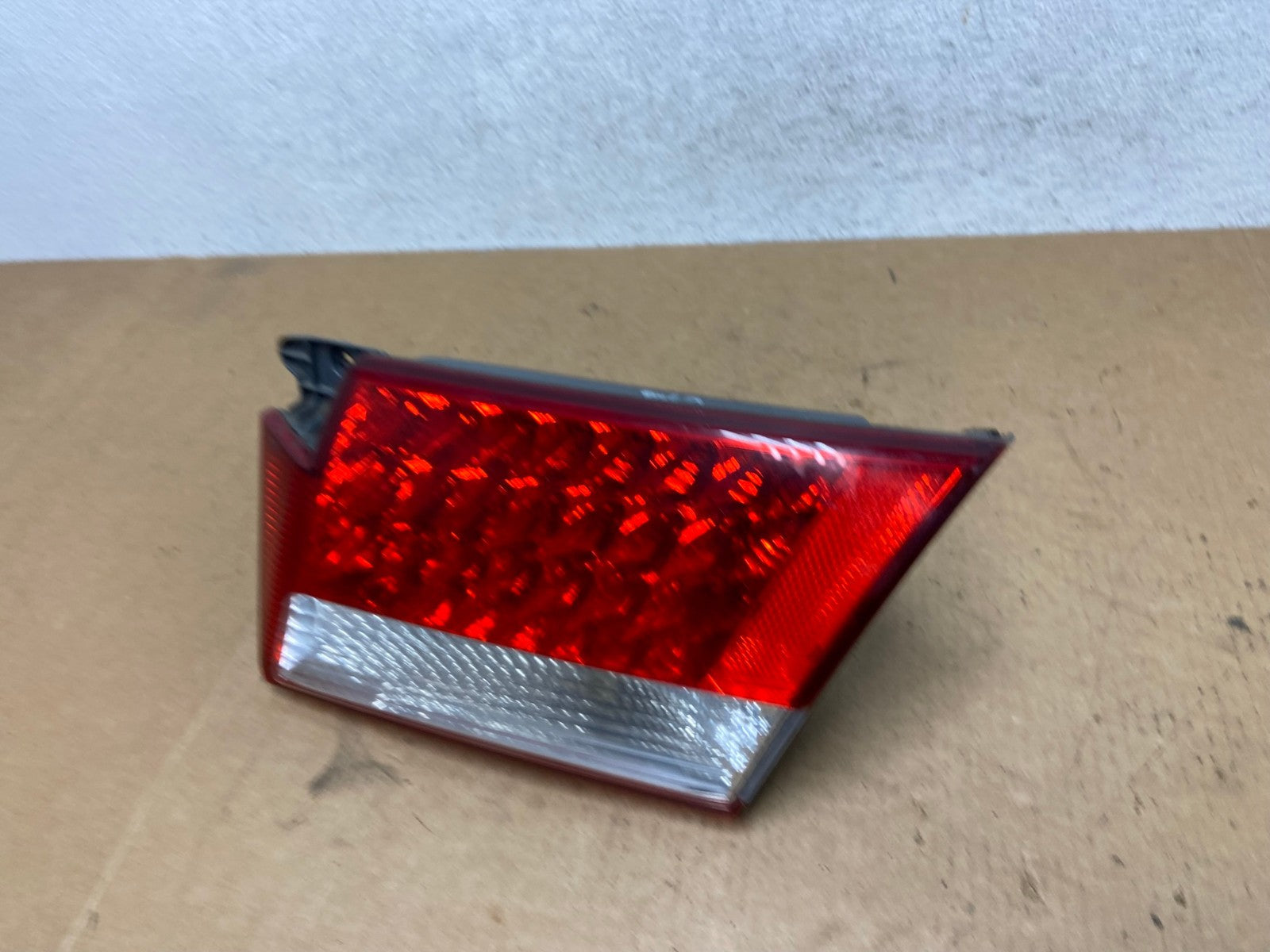 2006 to 2009 Hyundai Azera Right Passenger Inner Tail Light AE3109 LK1