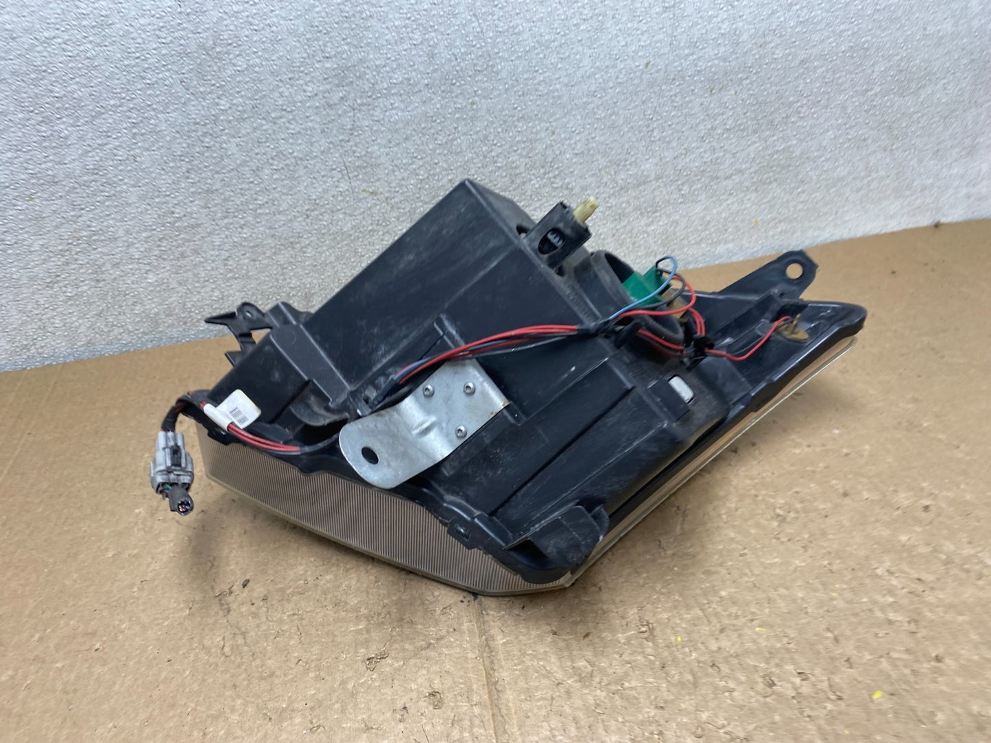 2010 2011 2012 Nissan Sentra Halogen Right Passenger Black Headlight V3242 DW9