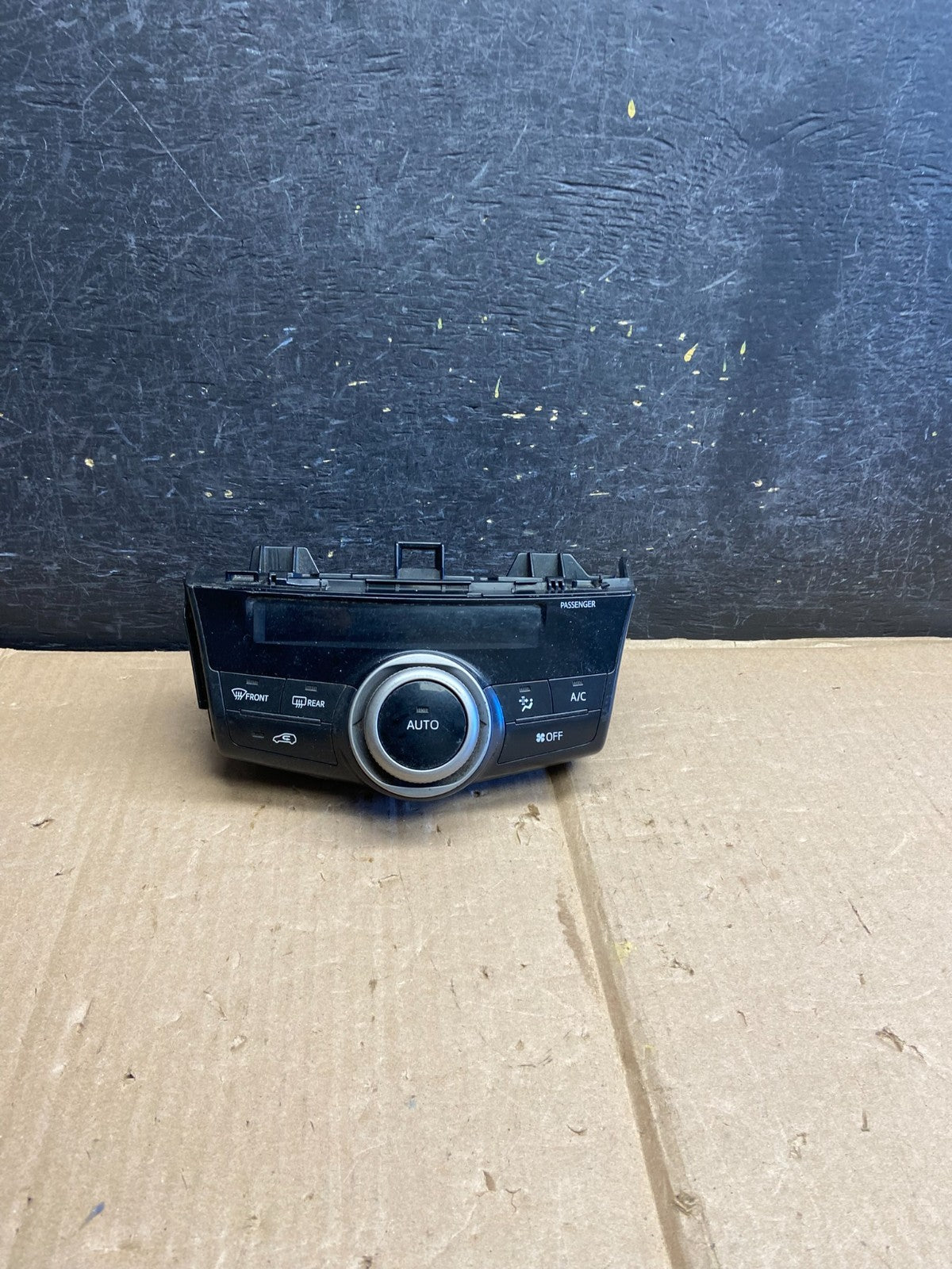2015 - 2018 Toyota Prius V A/C Heater Climate Control Unit Switch AH5644 DG0