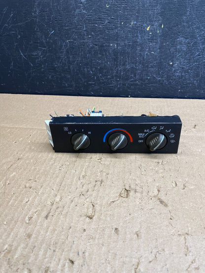 2001 - 2007 GMC Chevrolet Express 1500 Climate Control A/C AC6748 DG0