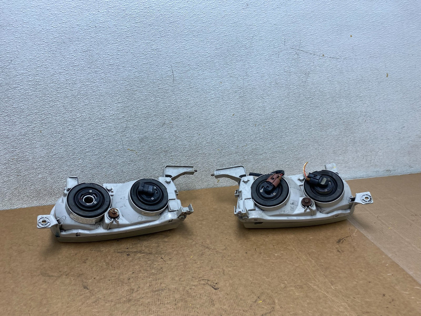 2001-2002 Toyota Corolla Right Left Side Halogen Headlights OEM S6921 PS7