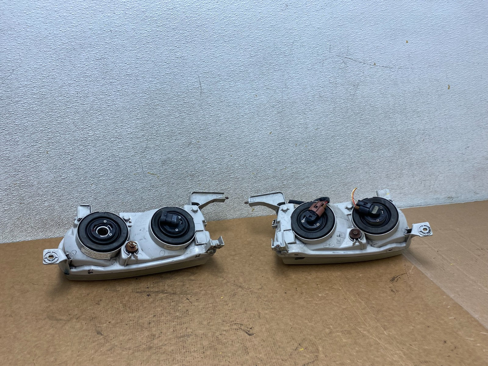 2001-2002 Toyota Corolla Right Left Side Halogen Headlights OEM S6921 PS7