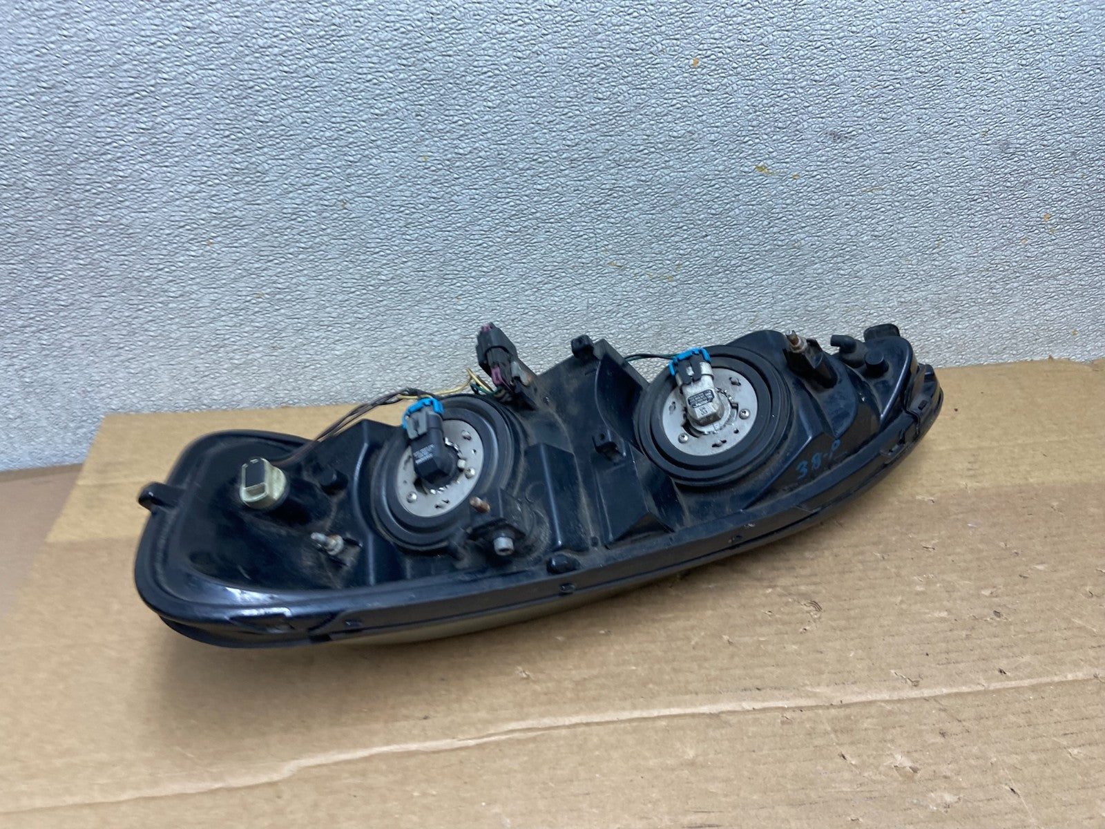 2004 to 2008 Pontiac Grand Prix Right Passenger Black Headlight AB5124 DW5