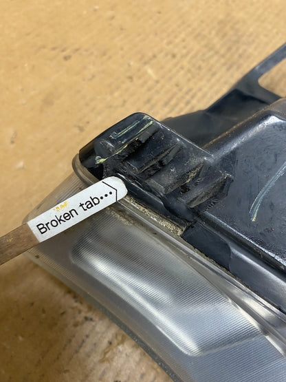 2008 2009 2010 2011 Ford Focus Right Passenger Rh Side Headlight AE2709 DW9