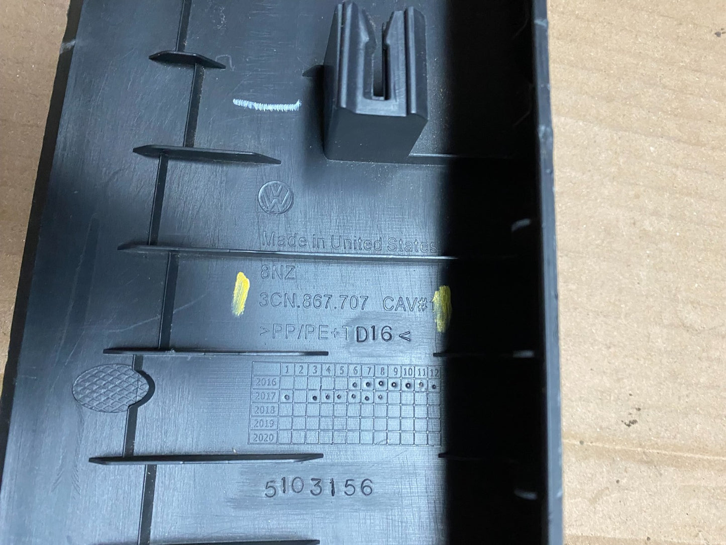2018-2022 Volkswagen Atlas OEM Upper Liftgate Trim Cover W4712 DG9