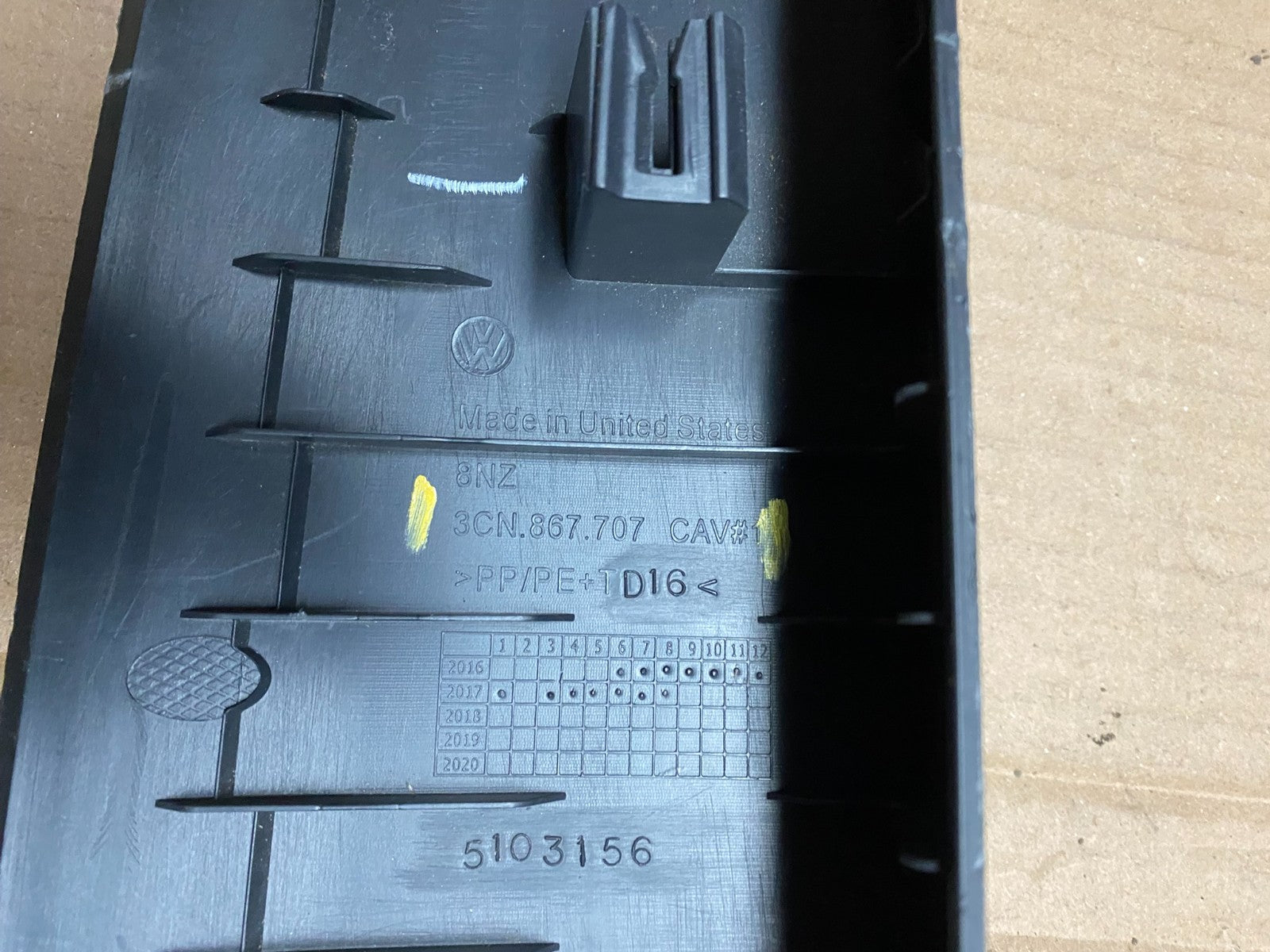 2018-2022 Volkswagen Atlas OEM Upper Liftgate Trim Cover W4712 DG9