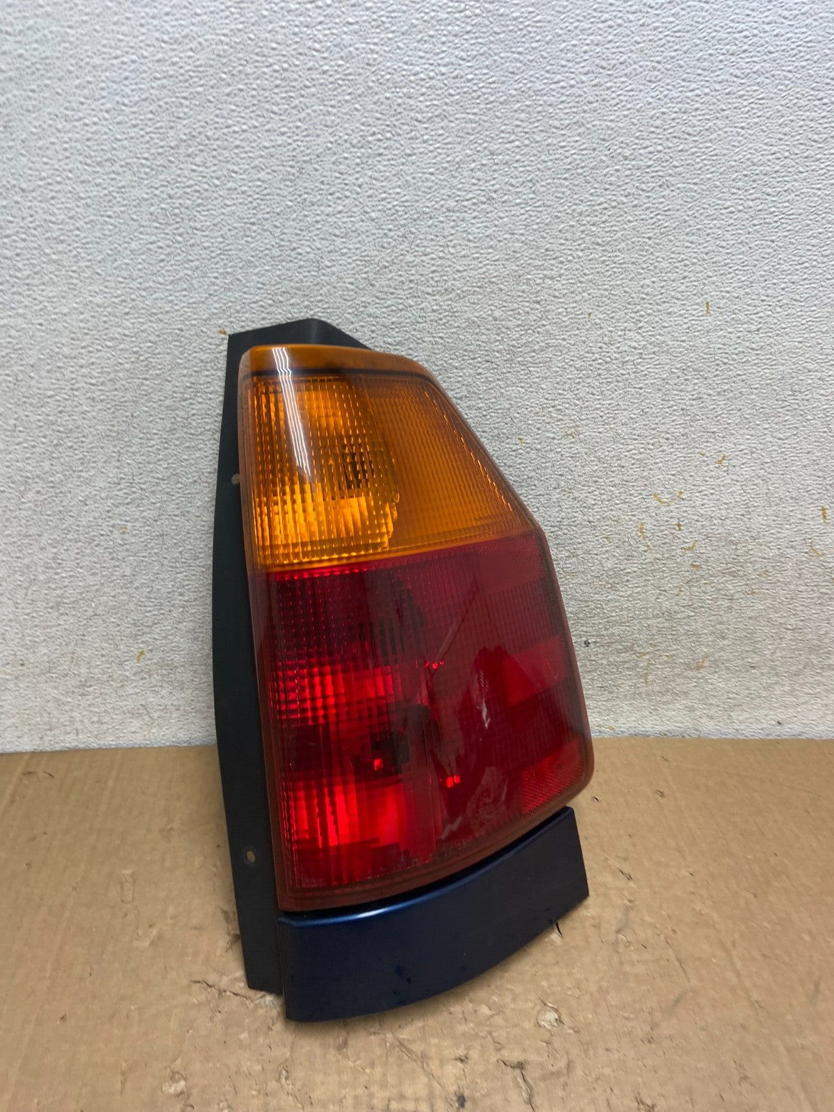 2002-2009 GMC Envoy Right Passenger RH Side Tail Light AI9207 LK2