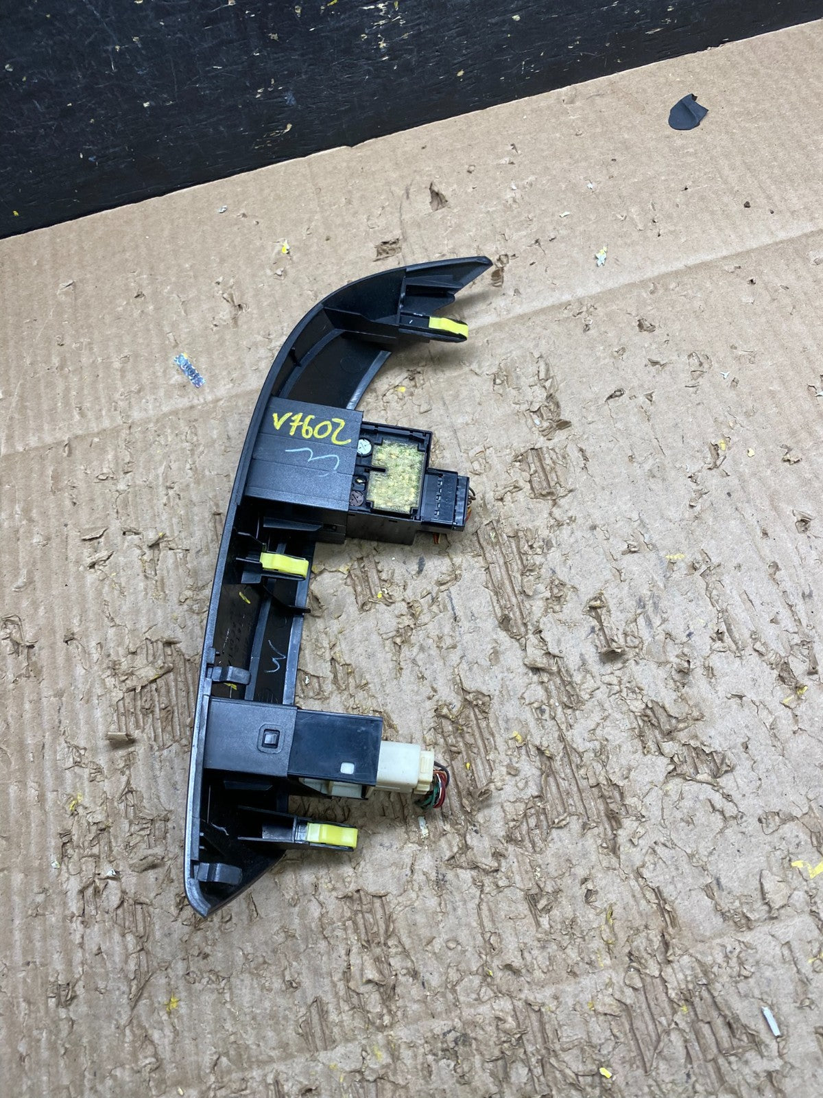 2004 to 2010 Toyota Sienna Left Side Climate Switches Bezel Trim OEM V7602 DG2