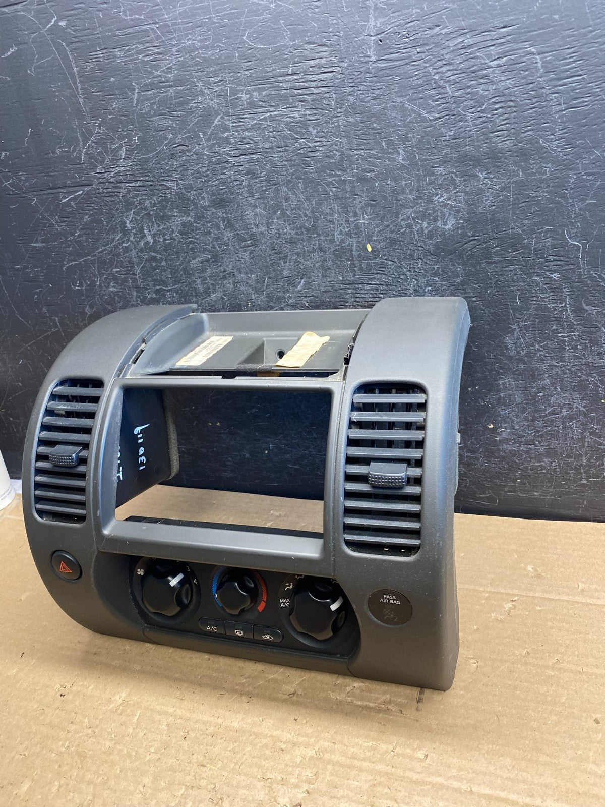 2005-2008 Nissan Pathfinder Radio A/C Heat Temperature Climate Control AG8373 DG2