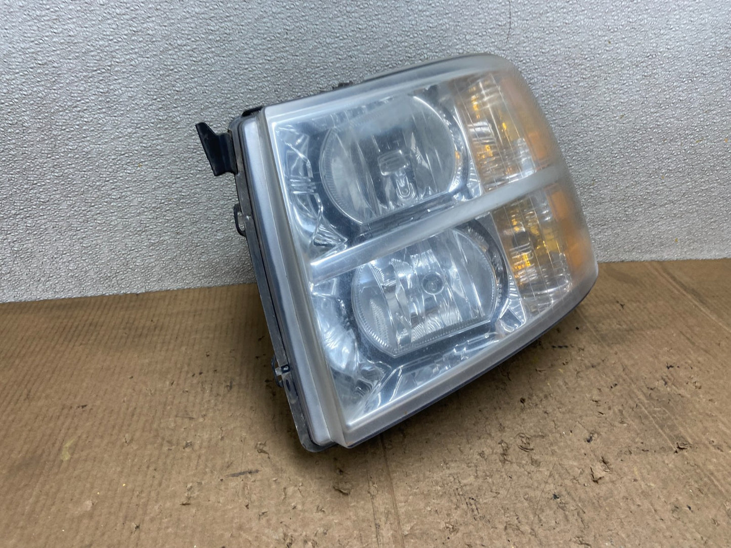 2007 to 2014 Chevrolet Silverado Left Driver Lh Side Headlight Oem AA8346 DW2