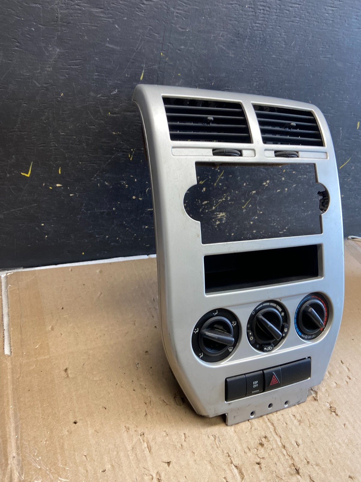 2007 to 2009 Dodge Caliber Dash Radio Center Bezel Climate Dash AB2291 DG2