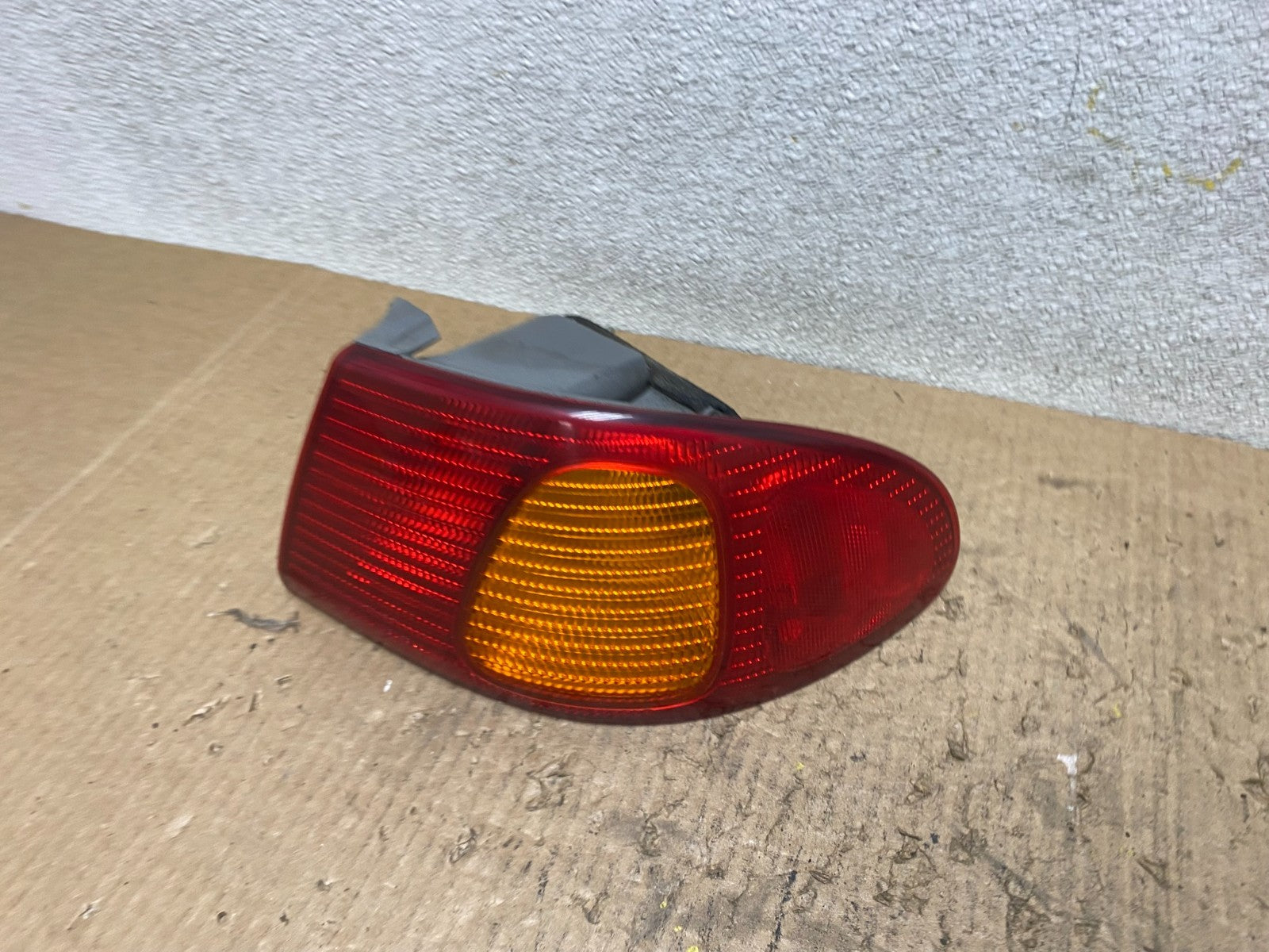 1998 1999 2000 Toyota Corolla Right Passenger Side Tail light OEM W7736 DW1