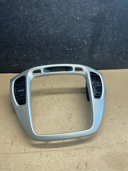 2001-2007 Toyota Highlander Radio Climate Dash Trim Bezel Air Vent AH5364 DG0