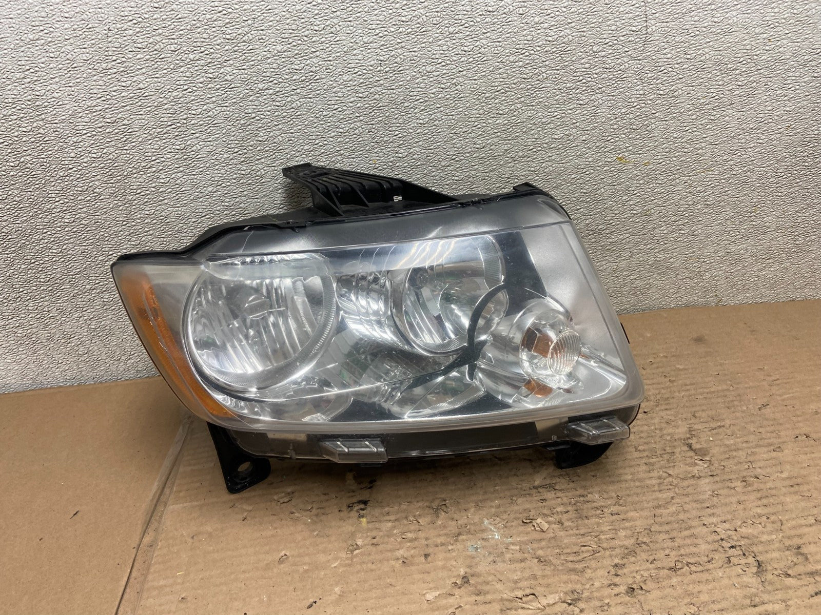 2011-2013 Jeep Grand Cherokee Right Passenger Halogen Headlight AA9550 DW0