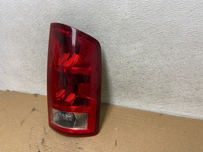 2002 to 2006 Dodge Ram 1500 Right passenger Rh side Tail Light AH4245 LK2