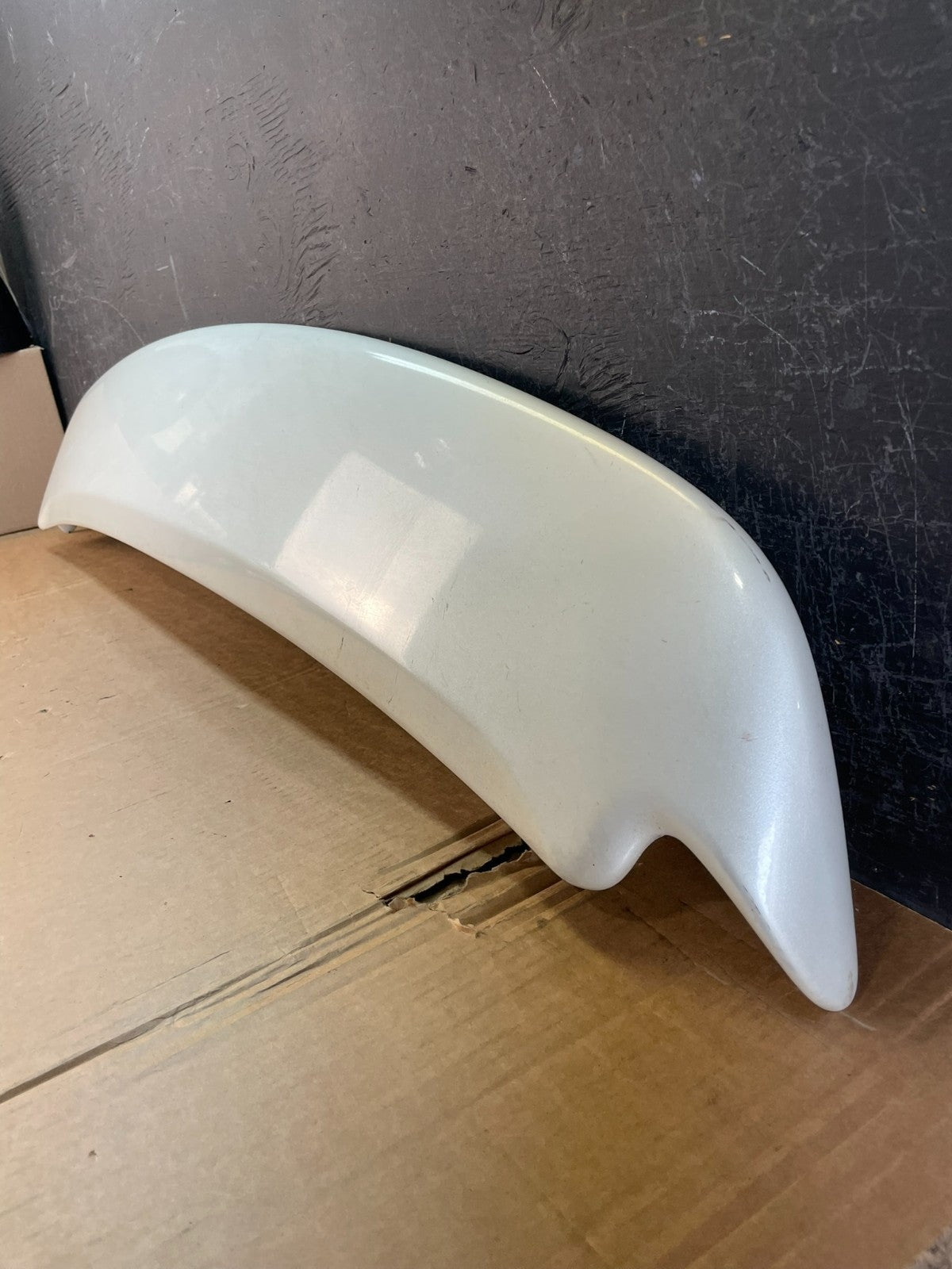 2004 to 2008 Toyota Sienna Rear Wing Spoiler AE8402 DW1