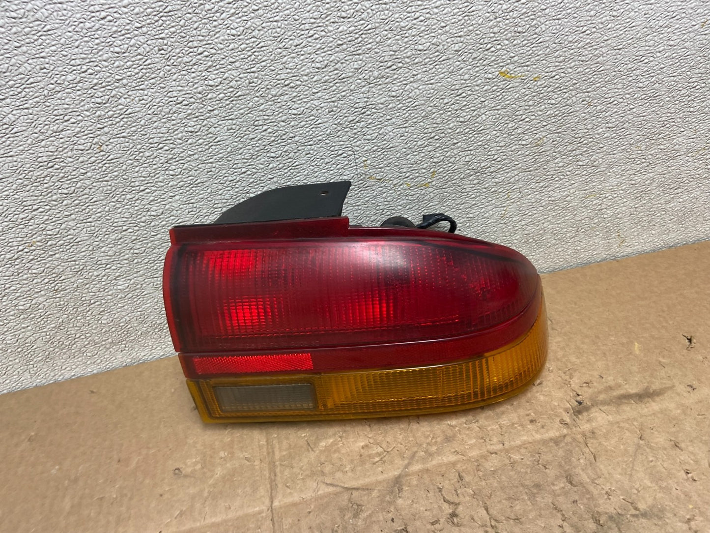 1993 - 1995 Saturn SL S-Series Right Passenger RH Side Tail Light OEM Z0914 DW0
