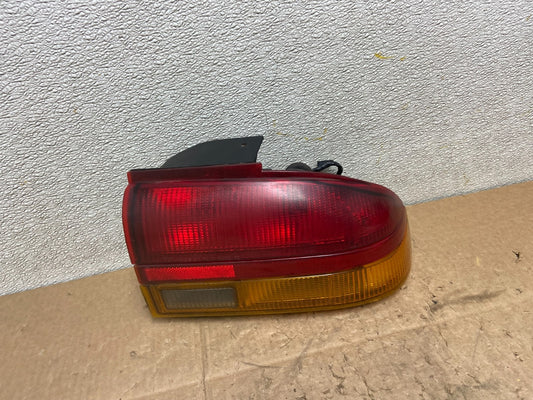 1993 - 1995 Saturn SL S-Series Right Passenger RH Side Tail Light OEM Z0914 DW0