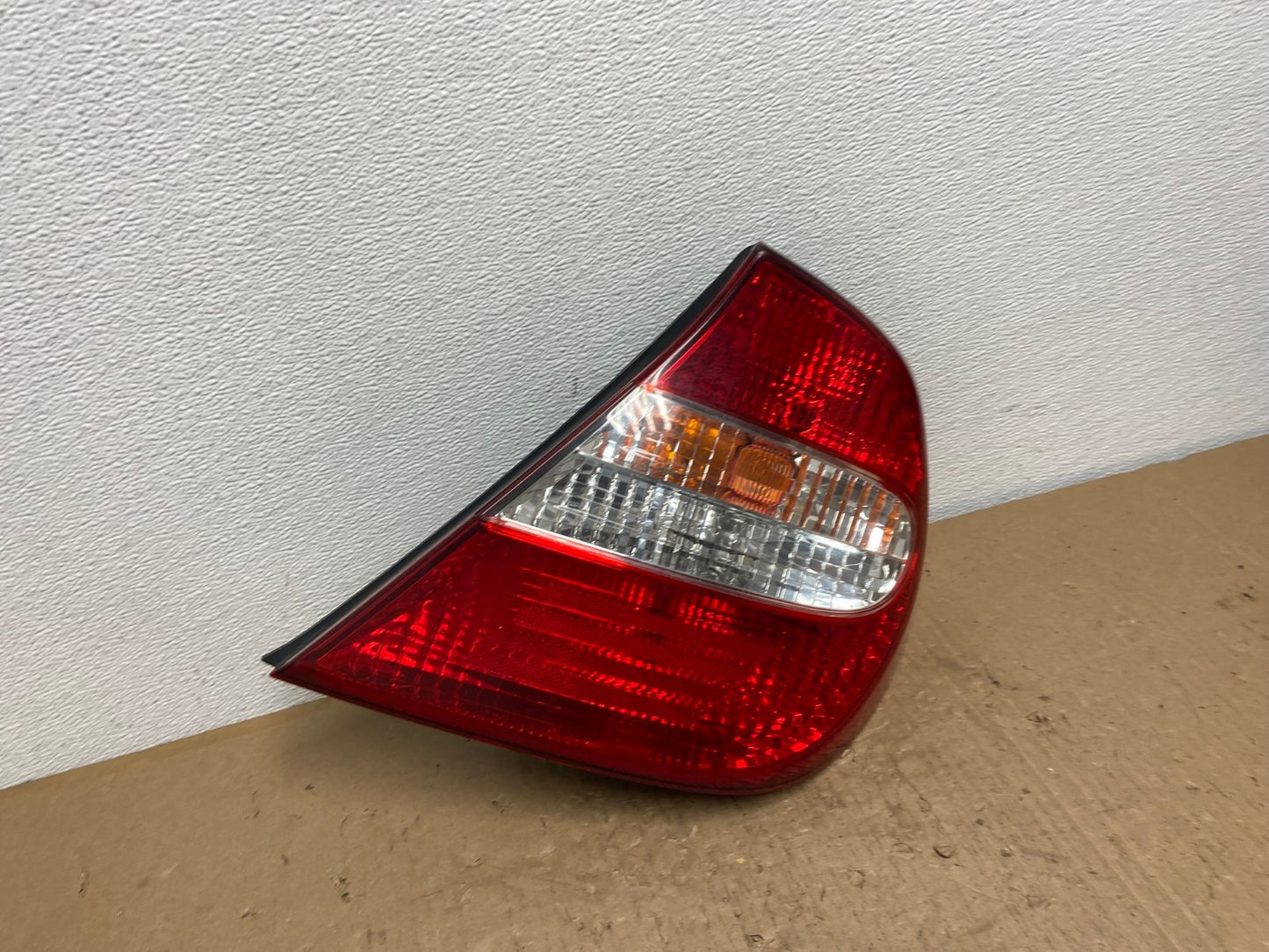 2002 2003 2004 Toyota Camry Tail Light Right Passenger Rh Side OEM AB6731 LK2
