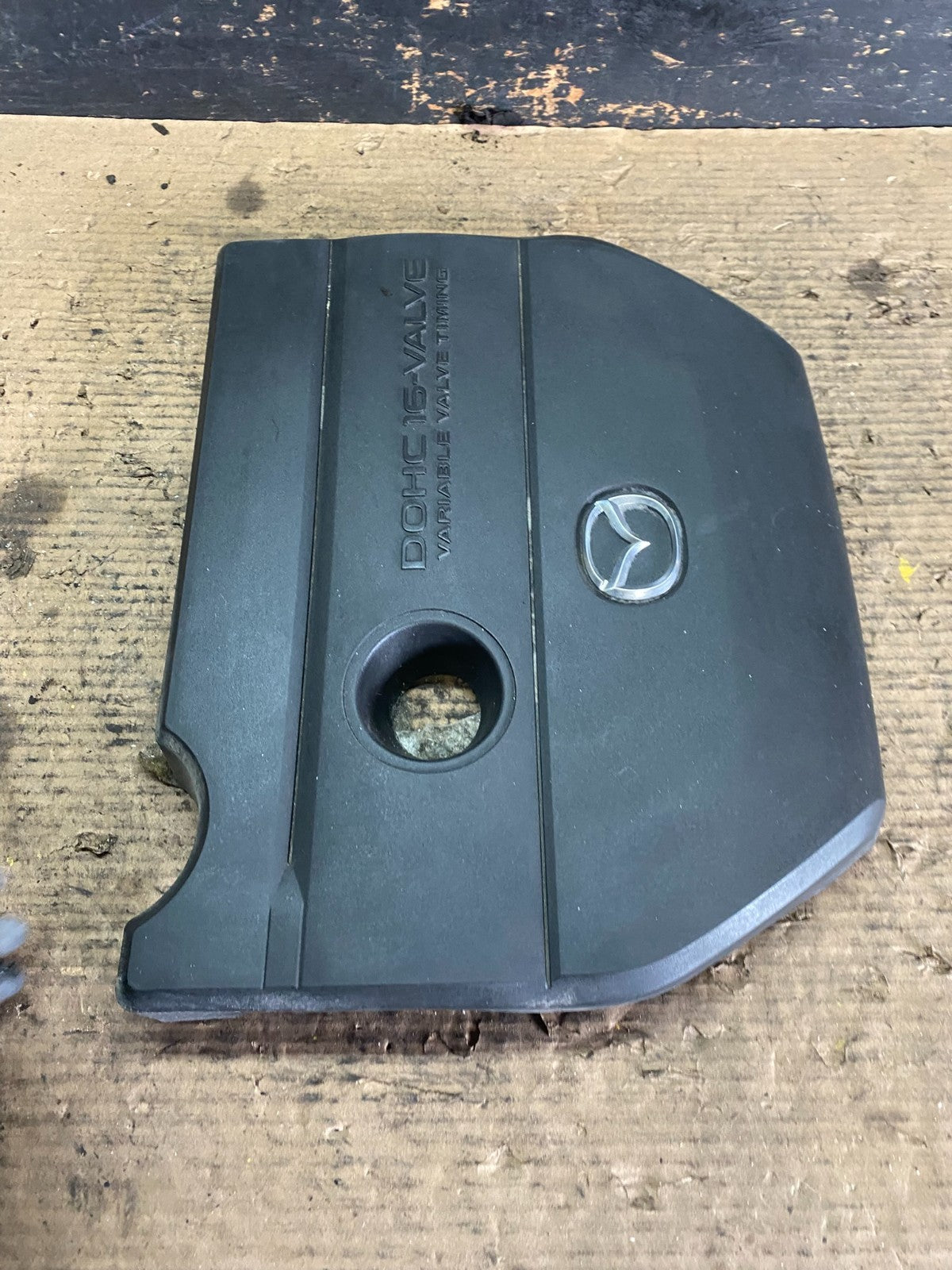 2004 to 2008 Mazda 3 DOHC 16 VALVE Engine Shield Top Cover Oem S5957 DG3