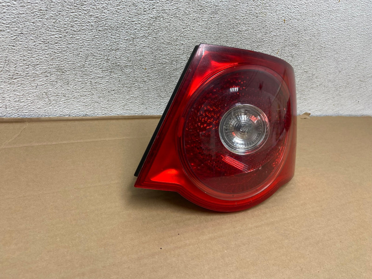 2005 2006 2007 Volkswagen Jetta Right Passenger Rh Side Tail Light AG9134 LK1